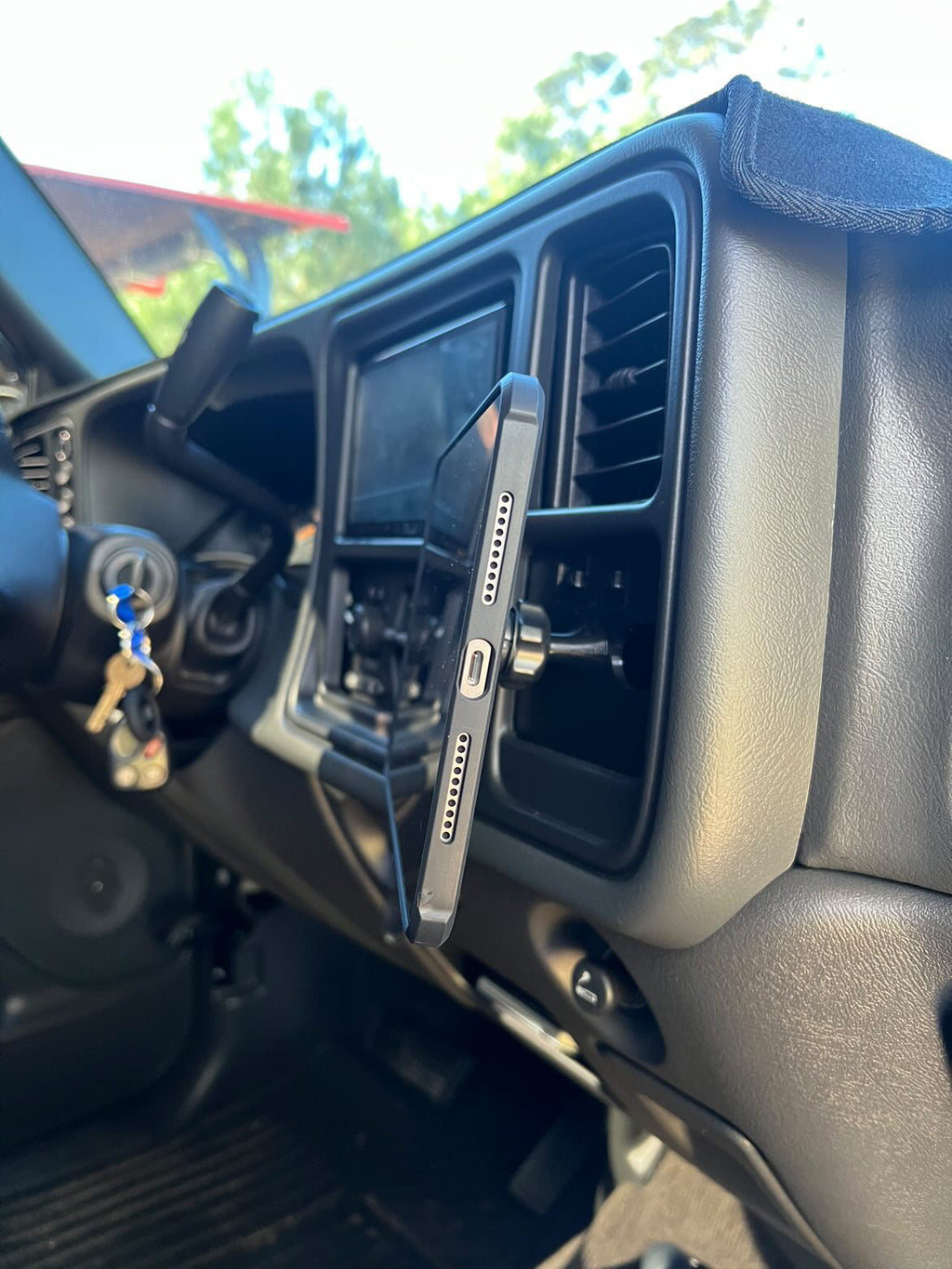 2003–2007 GM Classic Corner Dash Pocket Magnetic Tablet Mount